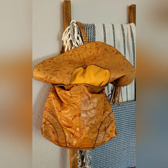 HYPE Leather Bag - Picture 5 of 12